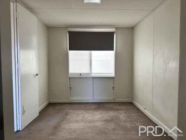 CLOSE TO RIVER AND CBD