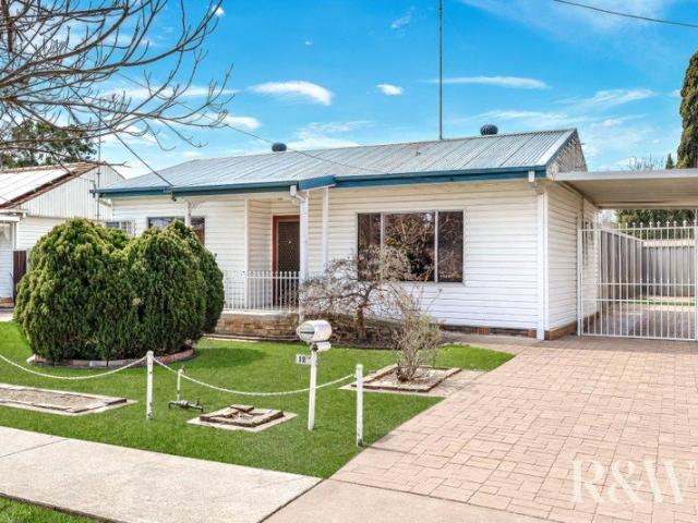 Close to Rooty Hill Train Station & Shops + 4 Bedroom Home on 752.3m2