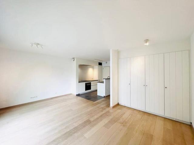 Close to Roodebeek and Woluwe Shopping Centre – Studio flat!