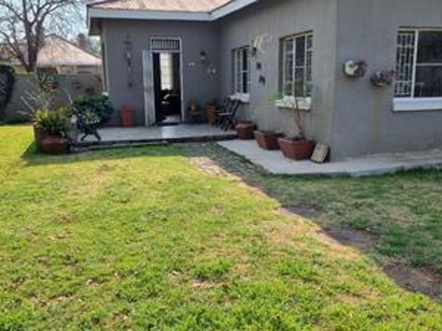 close to school and sportsground
