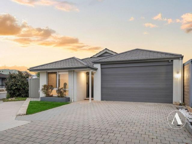 CLOSE TO SCHOOL, PARKS & SHOPS! 3 BED + 2 BATH + STUDY