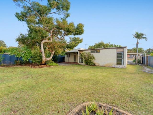 Close to schools in a quiet location