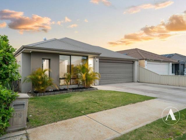 CLOSE TO SCHOOLS, PARKS AND SHOPS!
