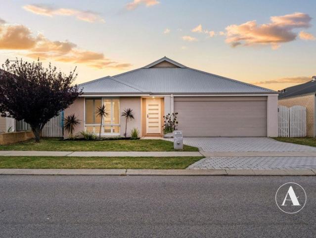 CLOSE TO SCHOOLS, PARKS & SHOPS! 4 BED + 2 BATH + ACTIVITY