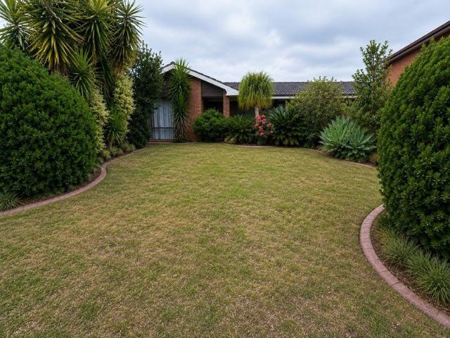 CLOSE TO SCHOOLS, SHOPS & TRANSPORT!