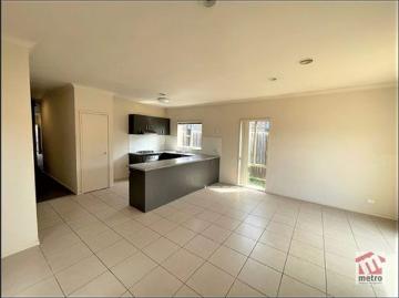 Melton South, Victoria - Garden, Parking