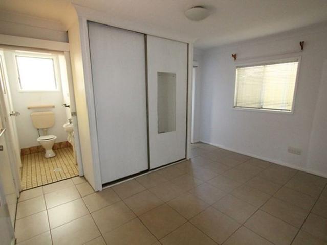 CLOSE TO SHOPS AND BUS TRANSPORT