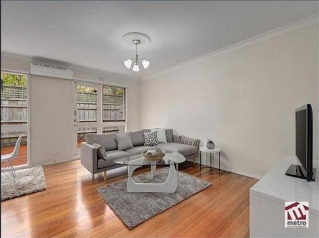 CLOSE TO SHOPS, CAFES, PARKS & SCHOOLS!