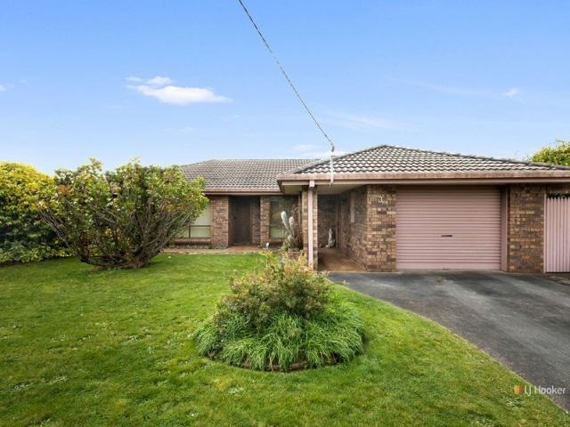 Close to Shops, Schools and Tafe