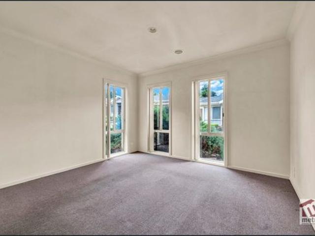 CLOSE TO SHOPS & SCHOOLS!