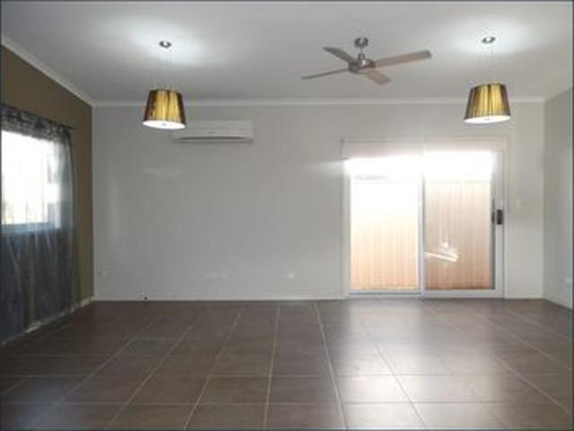 CLOSE TO SHOPS & SCHOOLS 6 MONTH LEASE ONLY!