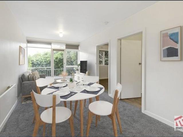 CLOSE TO SHOPS, SWINBURNE UNIVERSITY & PUBLIC TRANSPORT!