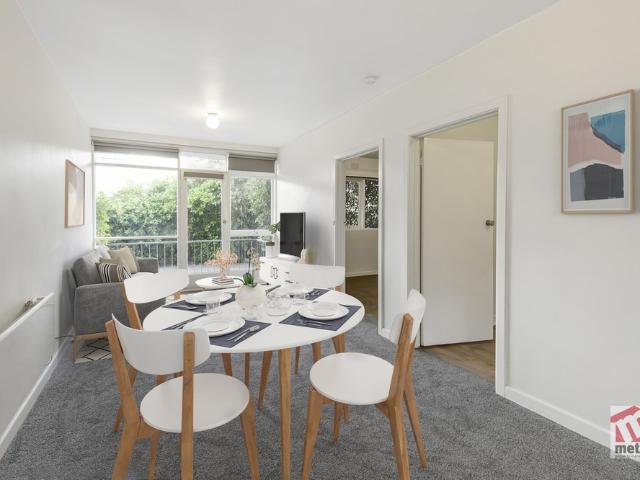 CLOSE TO SHOPS, SWINBURNE UNIVERSITY & PUBLIC TRANSPORT!