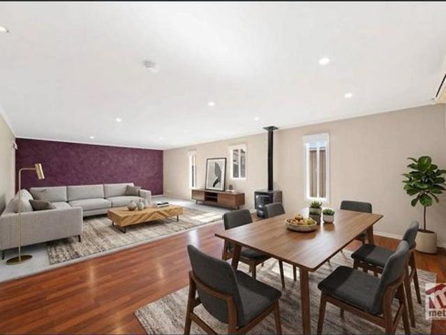 CLOSE TO SHOPS, STATION & PARKS!
