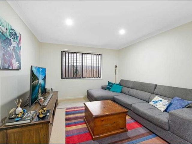 CLOSE WALKING DISTANCE TO PIMPAMA SCHOOLS