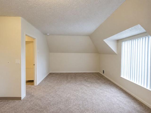 Close in SE Hawthorne Neighborhood Plex 1 Bedroom Apartment for Rent at 1814 Se Madison St, Portland, OR 97214 Buckman