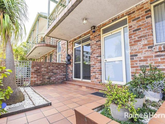 Close Proximity To The Beach, Public Transport and Freeway Access
