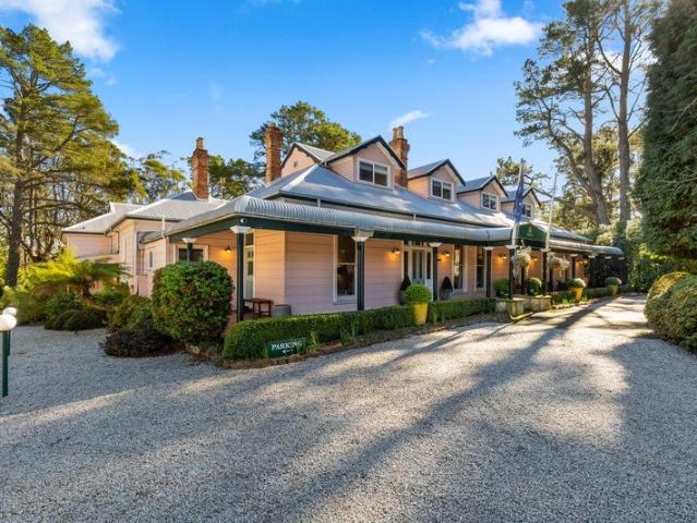 Closeburn House c.1885 A Grand Historic Estate set atop the Blue Mountains