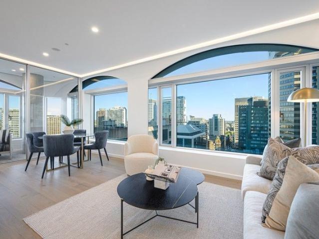 CLosed to Metro high rise luxury parkview two bedrooms apart for sale