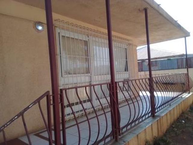 closed to pick'n pay, schools & publ.