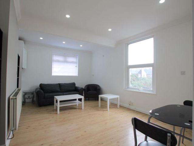 Claude Road, Cardiff CF24 1 bed apartment to rent £850 pcm £196 pw