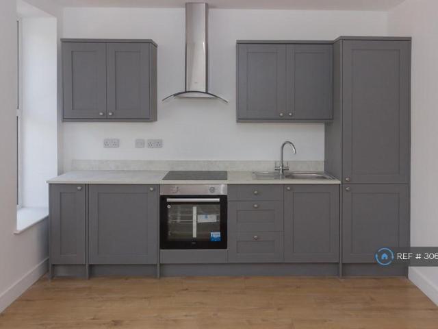 Claude Road, Cardiff, CF24 2 bed flat to rent £1,200 pcm £277 pw