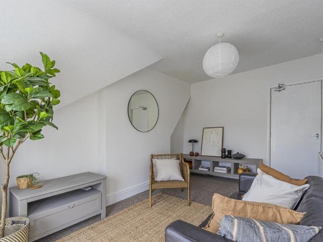 Claude Road, Roath CF24, 2 bed flat to rent, £975 pcm | PrimeLocation