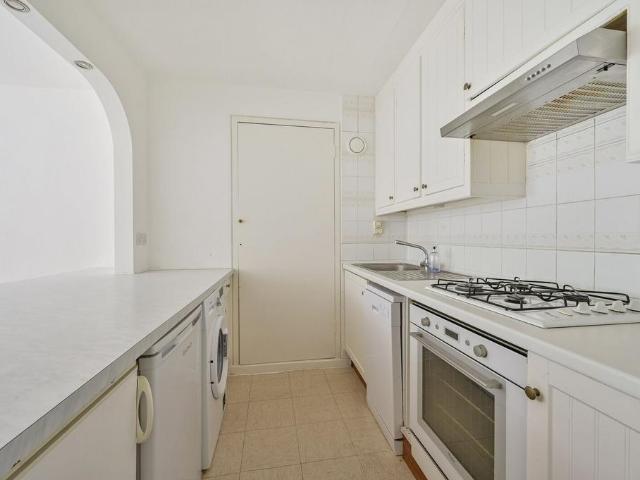Claudia Place, Southfields, London, SW19 2 bed maisonette to rent £2,500 pcm £577 pw
