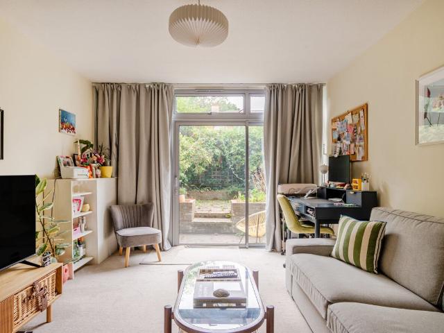 Claudia Place, Southfields, London SW19, 2 bed maisonette to rent, £2,500 pcm | PrimeLocation