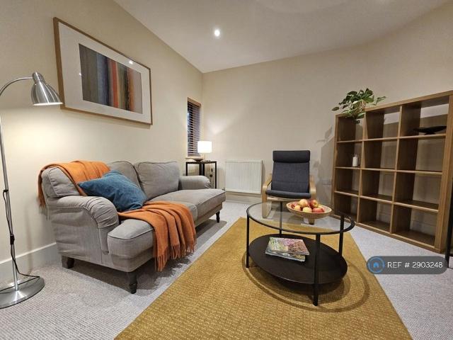 Claverton Court, Chester, CH4 2 bed flat to rent £1,550 pcm £358 pw
