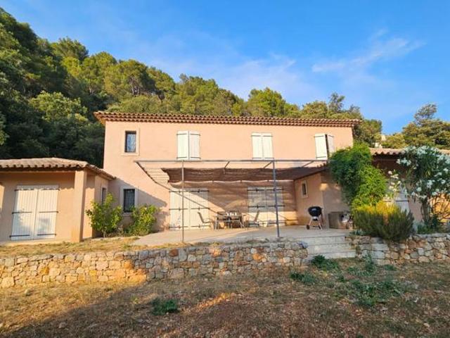Claviers, Var. Villa contemporaine avec vue dégagée, piscine et terrain de 5800 m²