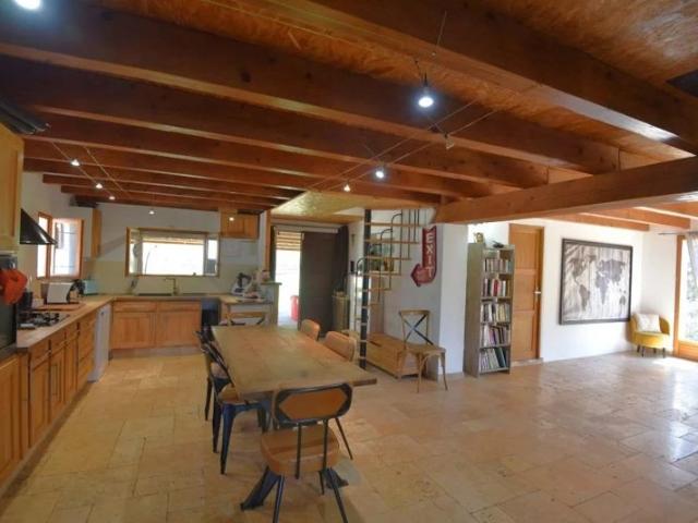 Claviers – Villa avec 3 chambres et dépendance, terrain 5330 m², oliviers