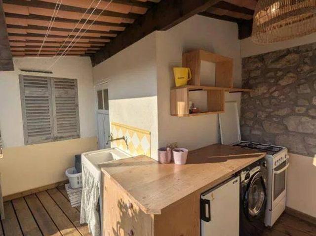 CLAVIERS – A LOUER Appartement de charme avec terrasse et vue pa