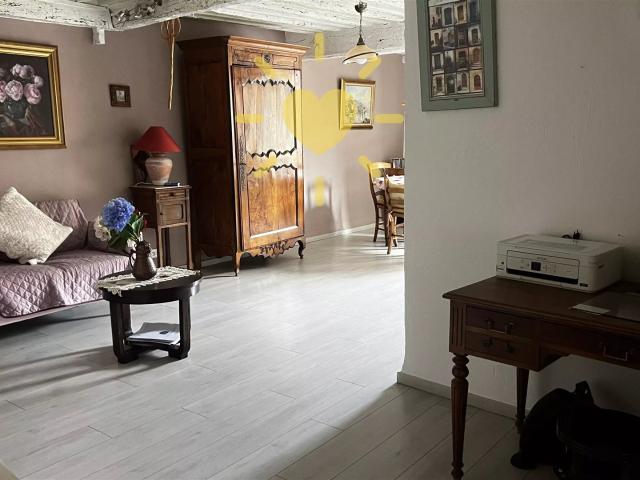 CLAVIERS: Belle maison de village restaurée avec terrasse 120m² Claviers