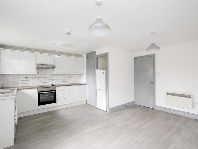 Clay Court, Waverley Road, Walthamstow E17, 1 bed flat to rent, £1,700 pcm | PrimeLocation