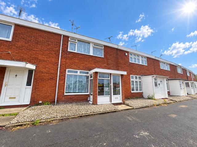 Clay Hill Road, Basildon, SS16 3 bed house to rent £1,650 pcm £381 pw