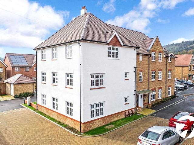 Clay Place, Halling, Rochester, Kent ME2, 2 bed flat to rent, £1,400 pcm | PrimeLocation