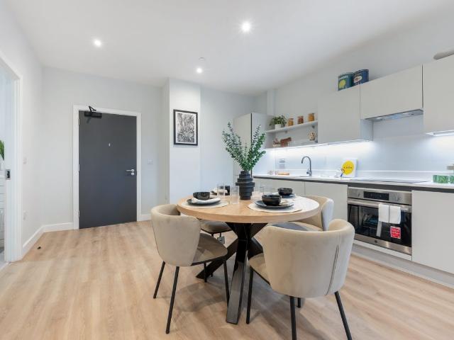 Clay, Salford Quays M50, 1 bed flat to rent, £1,280 pcm | PrimeLocation