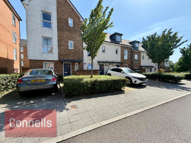 Clay Vale, Horsham, RH12 3 bed property to rent £2,350 pcm £542 pw