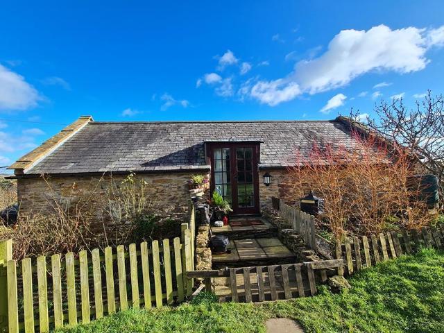 Claycastle, Crewkerne, Somerset, TA18 1 bed barn conversion to rent £850 pcm £196 pw