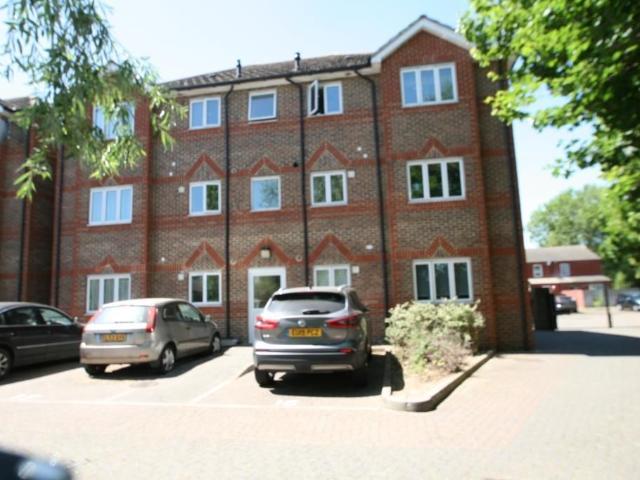 Clayburn Circle, Barstable East SS14, 2 bed flat to rent, £1,235 pcm | PrimeLocation
