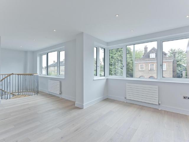 Claygate, ESHER 2 bed flat to rent £1,700 pcm £392 pw