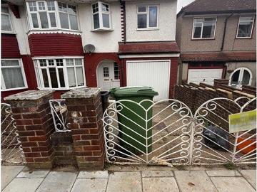 Clayhill Crescent, London SE9, 4 bed semi detached house to rent, £2,950 pcm | PrimeLocation