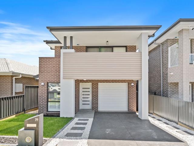 Claymore, 19 Rosslyn Drive