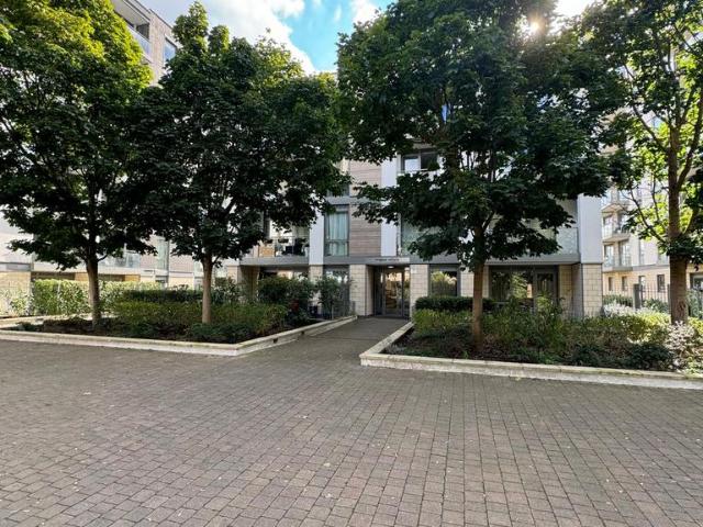 Clayponds Lane, Brentford TW8 3 bed flat to rent £2,800 pcm £646 pw