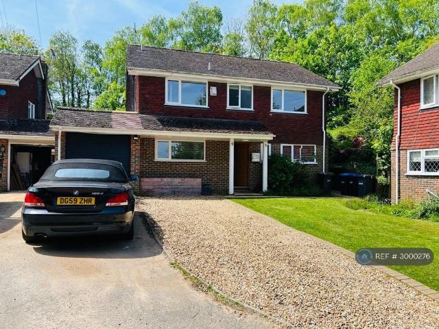 Clayton Avenue, Hassocks, BN6 5 bed detached house to rent £3,250 pcm £750 pw