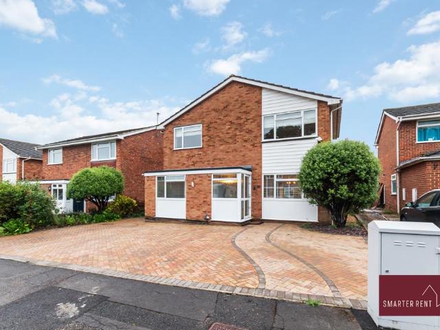 Clayton Drive, Guildford GU2 4 bed detached house to rent £4,800 pcm £1,108 pw