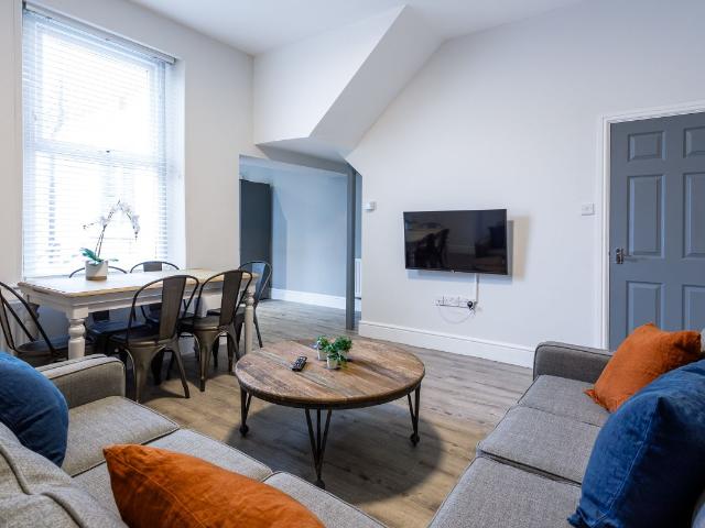 Clayton Park Square, Newcastle NE2, 7 bed terraced house to rent, £737 pppm | PrimeLocation