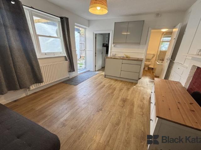 Clayton Road, Peckham SE15, 5 bed town house to rent, £4,767 pcm | PrimeLocation