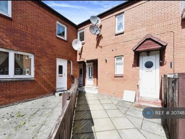 Claythorn Court, Glasgow, G40 2 bed flat to rent £950 pcm £219 pw